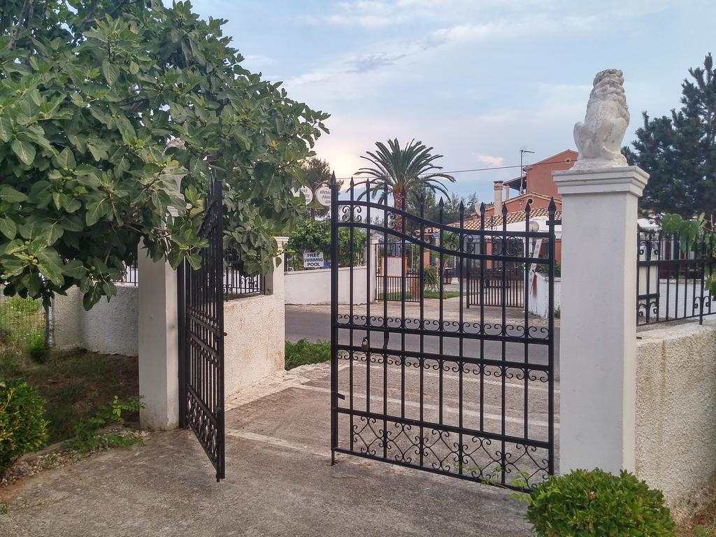 Beautiful Nearby Beach House With Garden, Private Pool And Large Yard Sidárion Habitación foto