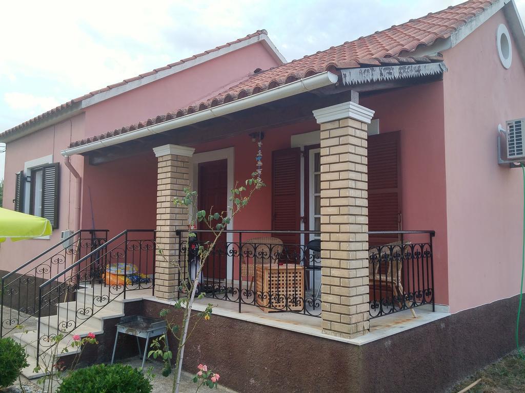Beautiful Nearby Beach House With Garden, Private Pool And Large Yard Sidárion Habitación foto