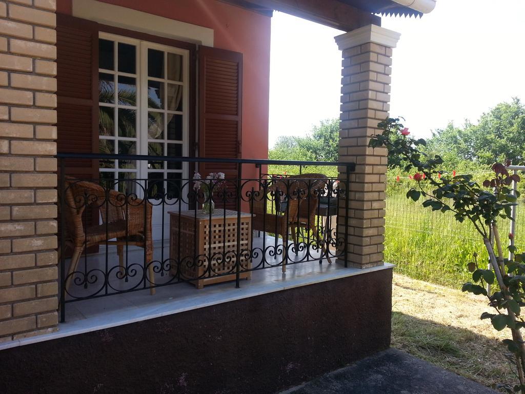 Beautiful Nearby Beach House With Garden, Private Pool And Large Yard Sidárion Habitación foto
