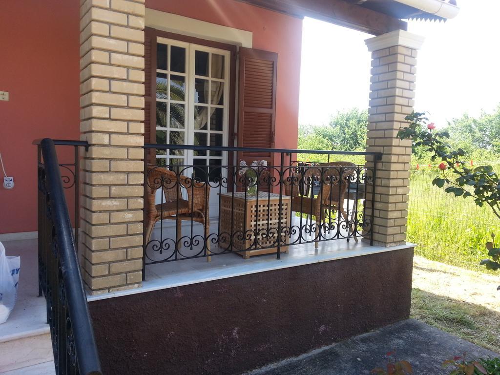 Beautiful Nearby Beach House With Garden, Private Pool And Large Yard Sidárion Habitación foto